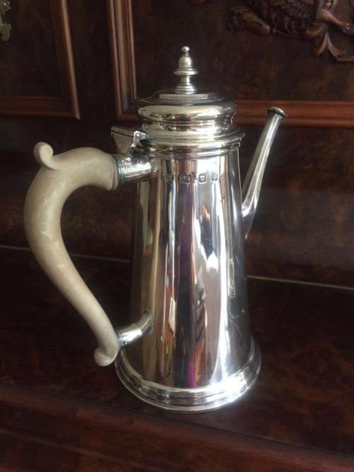 Beautiful pair of Hallmarked Silver Coffee Pots ( London , 24 cm high )