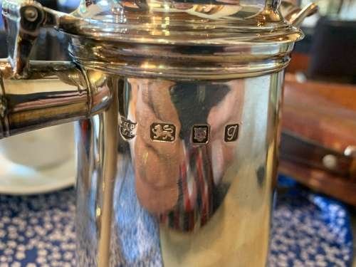 Beautiful pair of Hallmarked Silver Coffee Pots ( London , 24 cm high )
