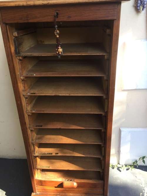 BEAUTIFUL OAK ROLLDOOR FILING CABINET IN GOOD CONDITION