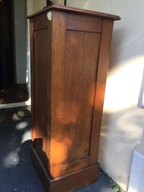BEAUTIFUL OAK ROLLDOOR FILING CABINET IN GOOD CONDITION