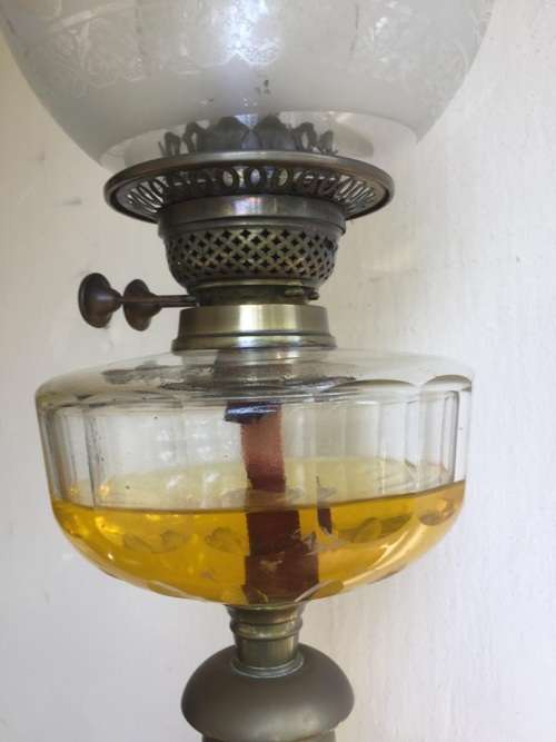 VINTAGE BRASS OIL LAMP ( WORKING ) 70 cm