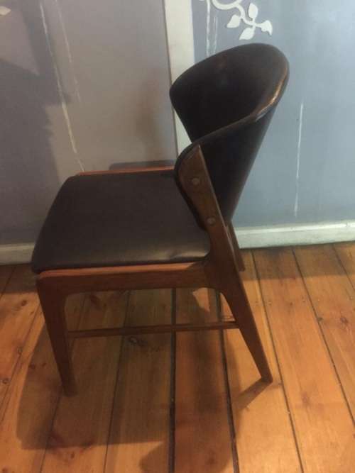 SET OF 6 MID CENTURY CHAIRS IN GOOD CONDITION