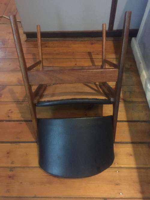 SET OF 6 MID CENTURY CHAIRS IN GOOD CONDITION