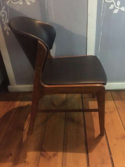 SET OF 6 MID CENTURY CHAIRS IN GOOD CONDITION