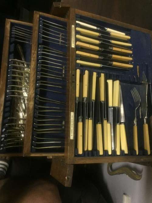 CANTEEN OF CUTLERY IN BEAUTIFUL OAK CABINET (119 Pieces )