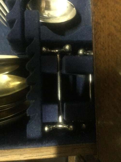 CANTEEN OF CUTLERY IN BEAUTIFUL OAK CABINET (119 Pieces )