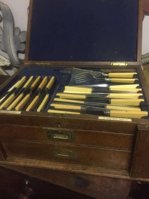 CANTEEN OF CUTLERY IN BEAUTIFUL OAK CABINET (119 Pieces )