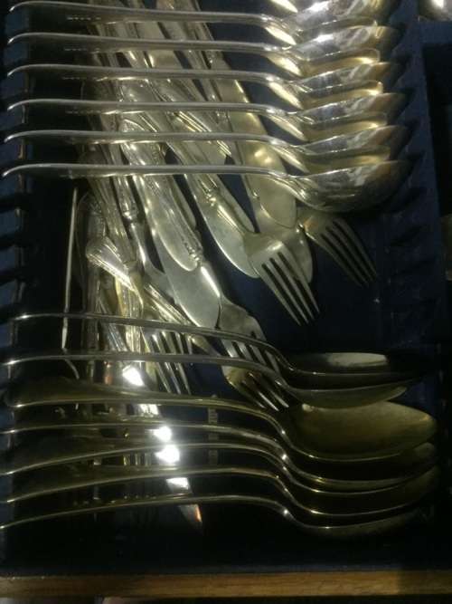 CANTEEN OF CUTLERY IN BEAUTIFUL OAK CABINET (119 Pieces )