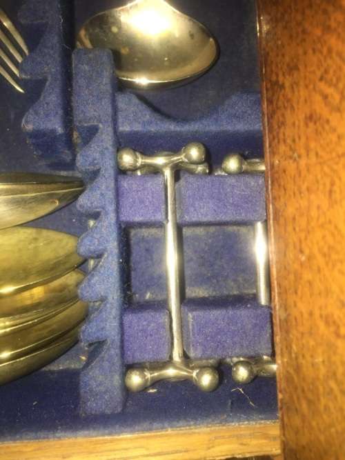 CANTEEN OF CUTLERY IN BEAUTIFUL OAK CABINET (119 Pieces )