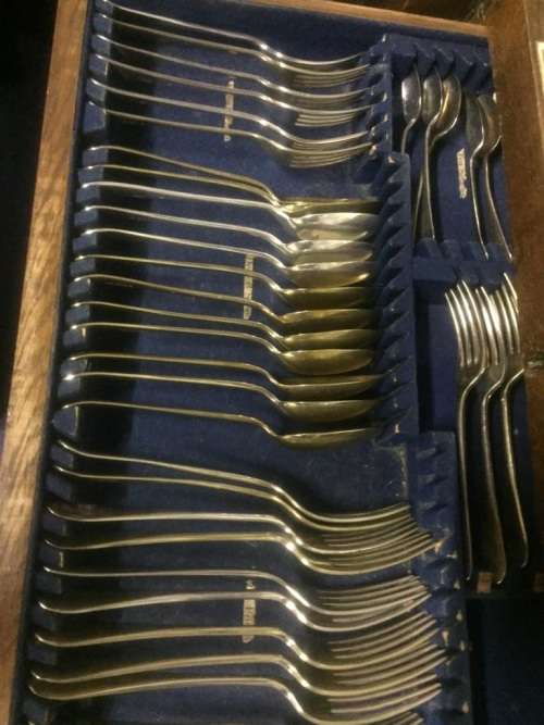 CANTEEN OF CUTLERY IN BEAUTIFUL OAK CABINET (119 Pieces )