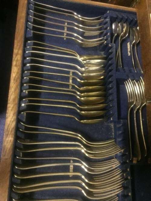 CANTEEN OF CUTLERY IN BEAUTIFUL OAK CABINET (119 Pieces )