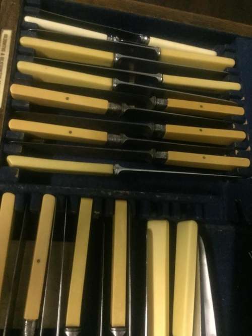 CANTEEN OF CUTLERY IN BEAUTIFUL OAK CABINET (119 Pieces )