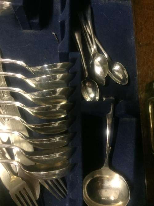 CANTEEN OF CUTLERY IN BEAUTIFUL OAK CABINET (119 Pieces )