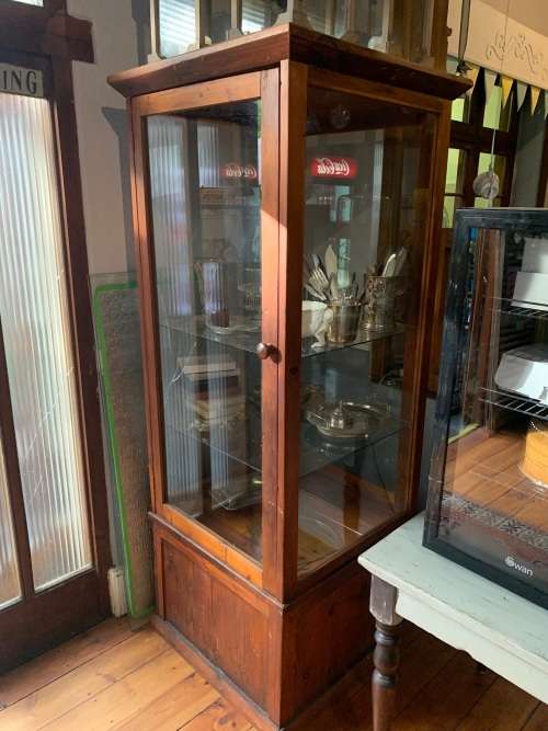 OREGON PINE DISPLAY CABINET ( 198 x 70 x 70 cm )