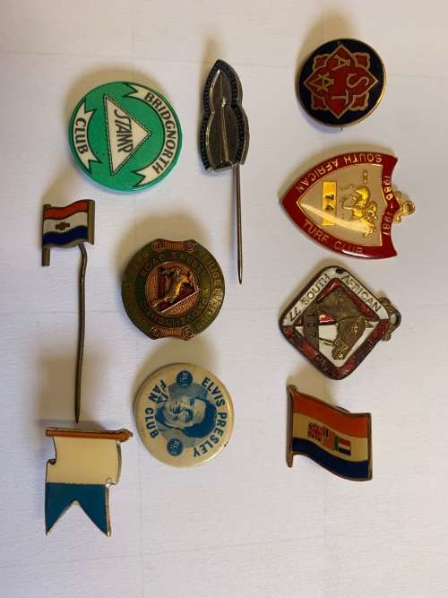 COLLECTION OF MIXED PINS AND BADGES