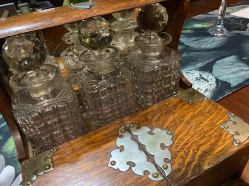 Beautiful Victorian Oak Tantalus in good condition circa 1890