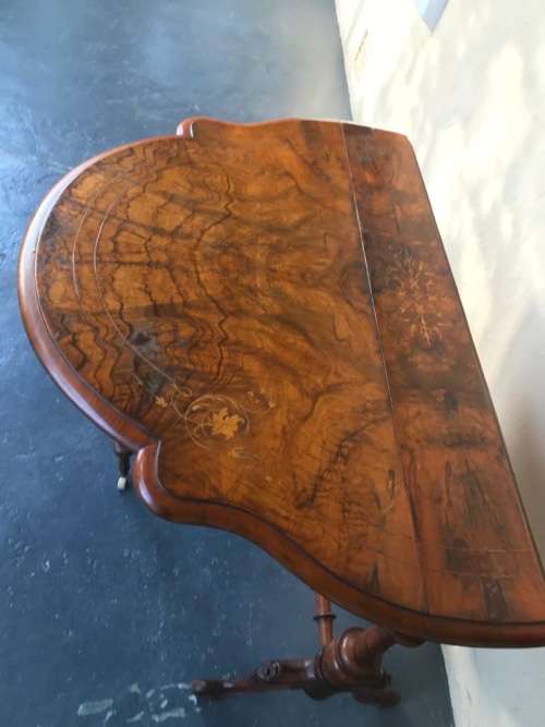 Beautiful Victorian Burr Walnut Sutherland Table circa 1890