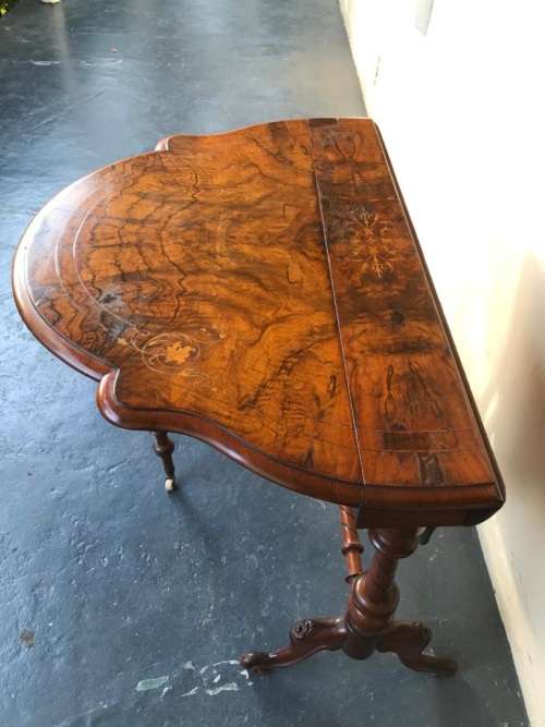 Beautiful Victorian Burr Walnut Sutherland Table circa 1890