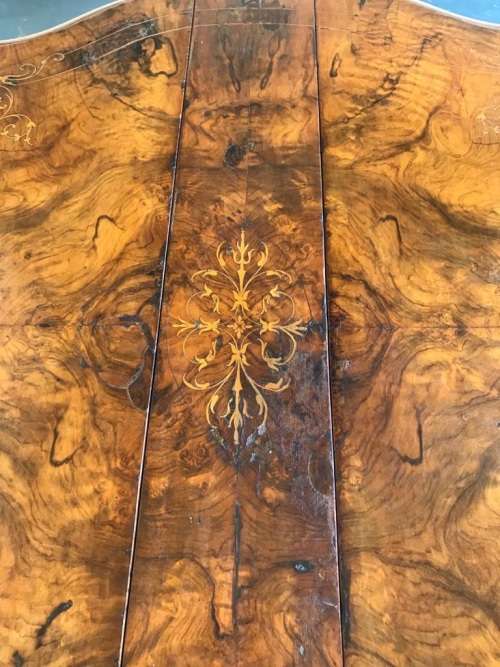 Beautiful Victorian Burr Walnut Sutherland Table circa 1890