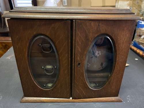 Beautiful Oak Tobacco Cabinet ( 30 x 28 x 20 cm when closed)