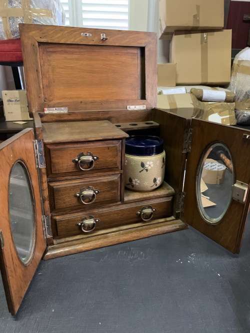 Beautiful Oak Tobacco Cabinet ( 30 x 28 x 20 cm when closed)