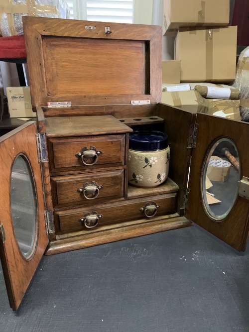 Beautiful Oak Tobacco Cabinet ( 30 x 28 x 20 cm when closed)