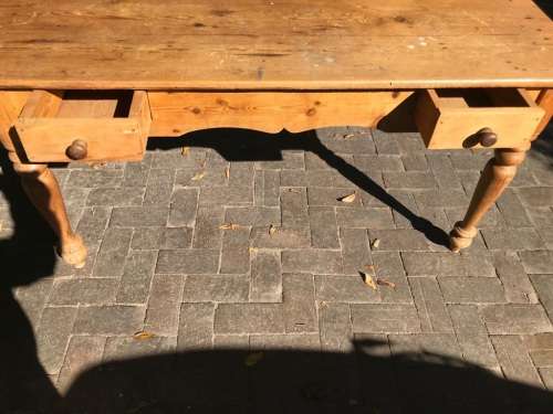 BEAUTIFUL OREGON DESK /TABLE IN GOOD ORIGINAL CONDITION (146 X 85 X 71 CM )