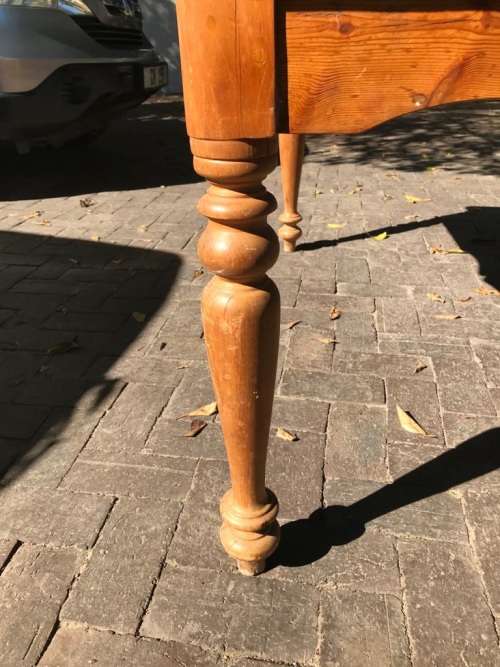 BEAUTIFUL OREGON DESK /TABLE IN GOOD ORIGINAL CONDITION (146 X 85 X 71 CM )