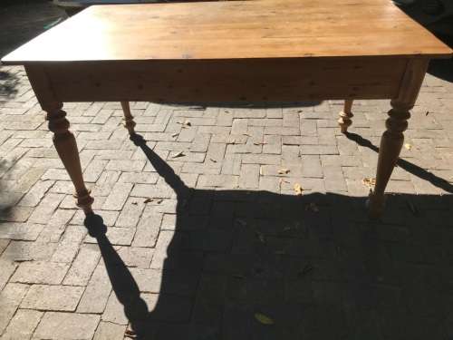 BEAUTIFUL OREGON DESK /TABLE IN GOOD ORIGINAL CONDITION (146 X 85 X 71 CM )