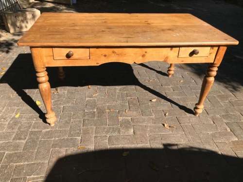 BEAUTIFUL OREGON DESK /TABLE IN GOOD ORIGINAL CONDITION (146 X 85 X 71 CM )