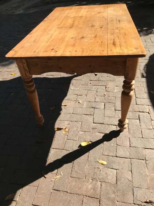 BEAUTIFUL OREGON DESK /TABLE IN GOOD ORIGINAL CONDITION (146 X 85 X 71 CM )