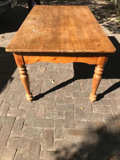 BEAUTIFUL OREGON DESK /TABLE IN GOOD ORIGINAL CONDITION (146 X 85 X 71 CM )