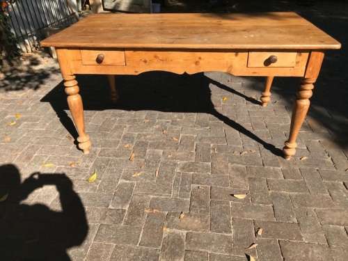 BEAUTIFUL OREGON DESK /TABLE IN GOOD ORIGINAL CONDITION (146 X 85 X 71 CM )