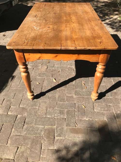 BEAUTIFUL OREGON DESK /TABLE IN GOOD ORIGINAL CONDITION (146 X 85 X 71 CM )