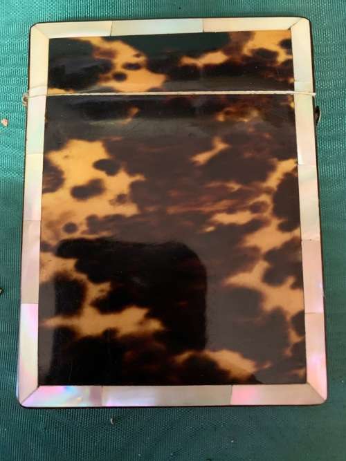 Beautiful Victorian Tortoiseshell and Mother of Pearl Cardcase in good condition ( 10 x 8 cm )