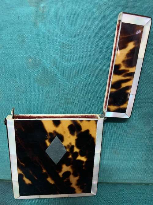 Beautiful Victorian Tortoiseshell and Mother of Pearl Cardcase in good condition ( 10 x 8 cm )