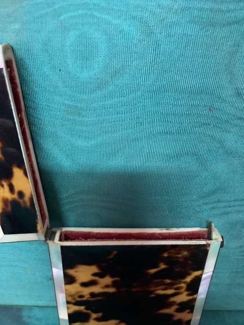 Beautiful Victorian Tortoiseshell and Mother of Pearl Cardcase in good condition ( 10 x 8 cm )