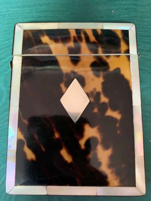 Beautiful Victorian Tortoiseshell and Mother of Pearl Cardcase in good condition ( 10 x 8 cm )