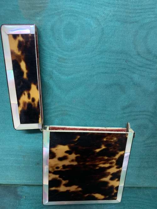 Beautiful Victorian Tortoiseshell and Mother of Pearl Cardcase in good condition ( 10 x 8 cm )