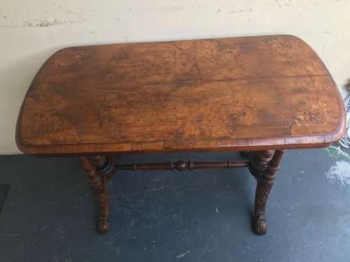 VICTORIAN BURR WALNUT SIDE TABLE CIRCA 1880 ( 91 x 67 x 46 cm )