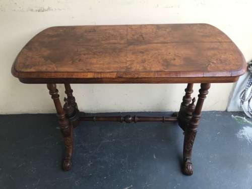 VICTORIAN BURR WALNUT SIDE TABLE CIRCA 1880 ( 91 x 67 x 46 cm )