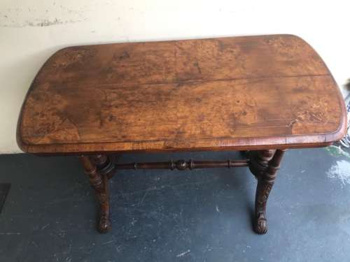 VICTORIAN BURR WALNUT SIDE TABLE CIRCA 1880 ( 91 x 67 x 46 cm )