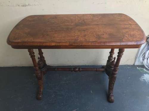 VICTORIAN BURR WALNUT SIDE TABLE CIRCA 1880 ( 91 x 67 x 46 cm )