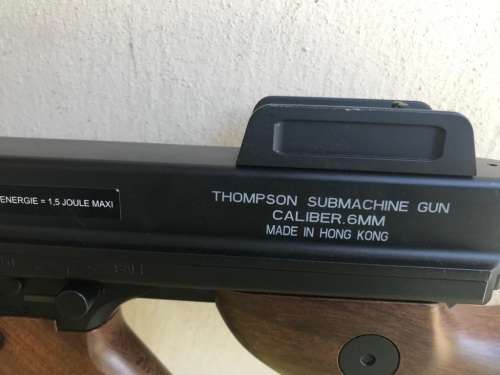 REPLICA TOMMY GUN ( THOMPSON SUBMACHINE GUN ) MADE IN HONG KONG ( DISPLAY ONLY )