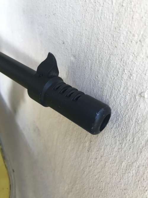 REPLICA TOMMY GUN ( THOMPSON SUBMACHINE GUN ) MADE IN HONG KONG ( DISPLAY ONLY )