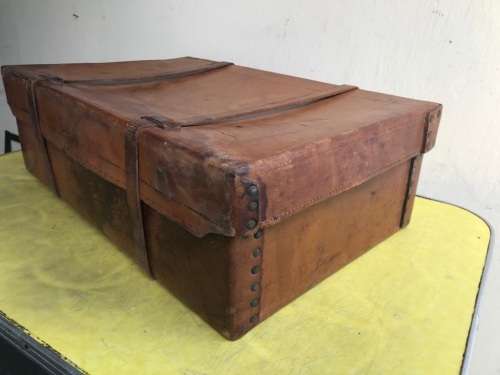 Vintage Leather Suitcase ( 60 x 40 x 20 cm )