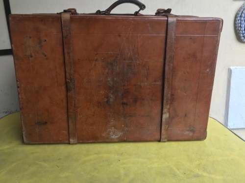 Vintage Leather Suitcase ( 60 x 40 x 20 cm )