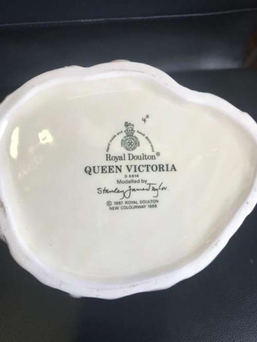 4 ROYAL DOULTON JUGS ( QUEEN VICTORIA , THE INDIAN , SANTA CLAUS , THE LEPRECHAUN )