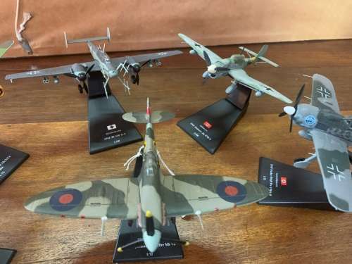 Collection of 6 Diecast Metal WW11 Planes ( 1/72 )