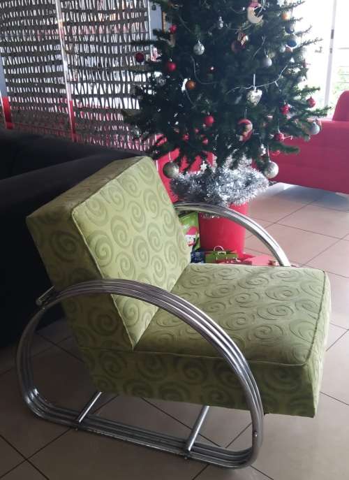 Rare Art Deco (KEM WEBER )Chrome Chair in good condition ( 88 x 83 x 83 cm )